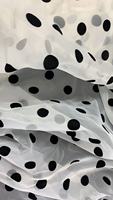 Tissu en dentelle d'organza tricoté 100 % polyester de luxe avec imprimé pois floqués noirs, largeur 150 cm, pour la décoration intérieure et les vêtements