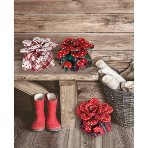 Fermaporta Natalizio a Forma di Rosa - Product Image 1