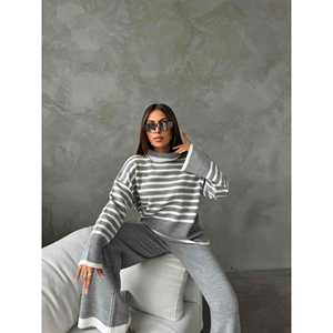 Ensemble tricoté col pêcheur gris pour femme, taille S, haut rayé à col roulé et pantalon, tenue d'hiver confortable - Product Image 1