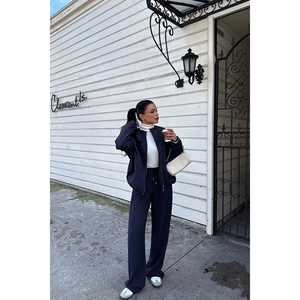 Ensemble de costume bleu marine pour femme avec détail poche et pantalon - Product Image 5