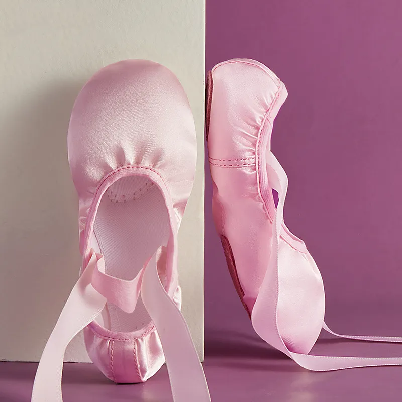 Sepatu balet pita sutra Pointe Satin sepatu cakar kucing bersol lembut kualitas tinggi sepatu menari ringan elastis untuk anak perempuan