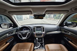 2023 Changan CS95 <span class=keywords><strong>Automobile</strong></span> 2.0T 233Ps L4 voitures d'occasion 2WD/4WD 7 sièges voitures à essence Changan CS 95 SUV en Stock - Product Image 6