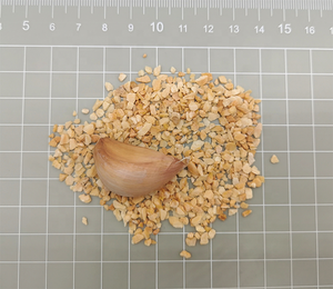 Gránulos de ajo secos al aire Verduras deshidratadas Molido Pelado Ajo picado AD Ajo 16-26 Gránulos triturados secos de malla - Product Image 2