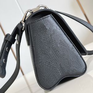 Design de luxe de style urbain pour femmes, sac à main doux et élégant - Product Image 4