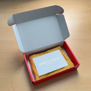 Caja de Regalo Roja de Lujo para Navidad, Cajas de Envío con Logotipo Personalizado Impreso, Caja de Papel para Empaque de Cosméticos, Perfumes y Joyería - Product Image 1