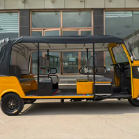 Mototaxi de Combustible de 300cc con Motor Zongshen Refrigerado por Agua, 11 Pasajeros, 1 Conductor, Auto Rickshaw con Cortina de Lluvia, Techo Blando/Rígido y Panel Digital