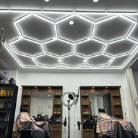 Vente d'usine de lampes LED hexagonales en forme de nid d'abeille, lampes de garage LED hexagonales, luminaires de plafond modernes pour atelier de détail automobile, garage