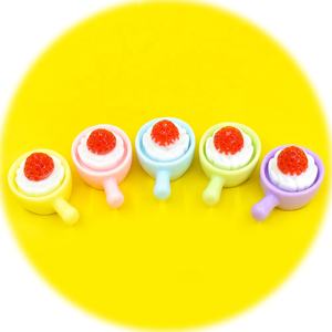 Bonito Cabujón de Resina con Diseño de Pastel de Fresa 3D de Simulación, Estilo Postre Kawaii, para Muñecas Infantiles, Adornos de Comida de Juguete, DIY, Scrapbooking y Decoración de Teléfonos - Product Image 1