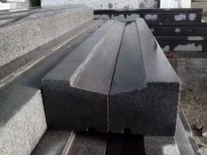 Bệ Cửa Sổ Đá Hoa Cương Màu Đen Ruby Đặt Làm G684 Bệ Cửa Sổ Có Rãnh Dốc Rãnh Nhỏ Giọt Nước - Product Image 4