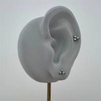 Boucles d'oreilles en titane G23 ASTM F136 avec zircone en forme de fleur exquise, clous de nez, clous de lèvre, bijoux de piercing corporel