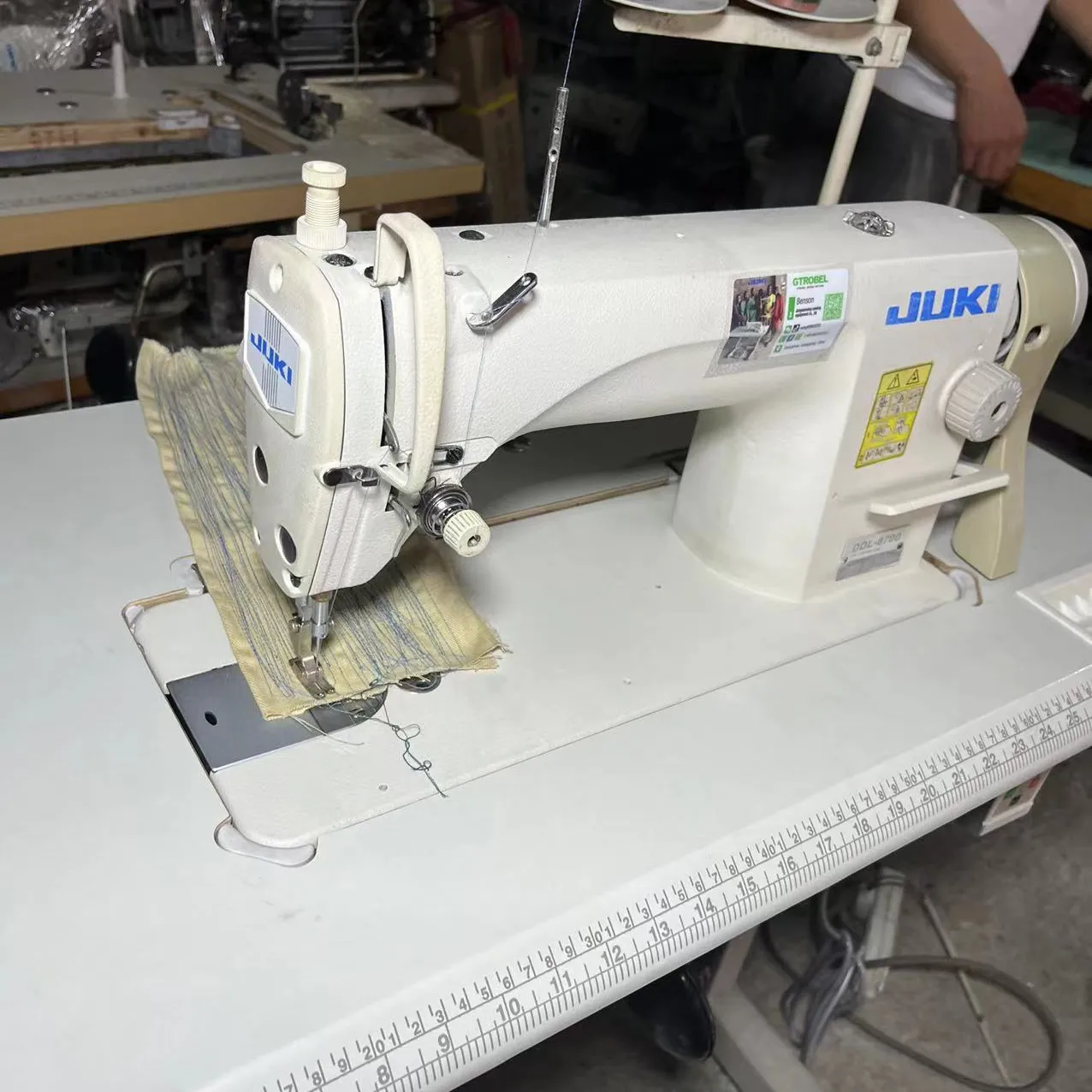 جديدة واضحة جيد مشروط usedjuki 8700 الغرز المتشابكة الصناعية المستخدمة ماكينة خياطة