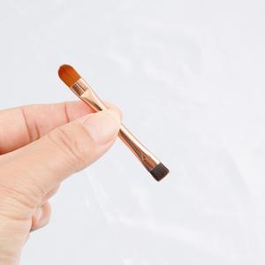 Mini brosse portative <span class=keywords><strong>de</strong></span> maquillage <span class=keywords><strong>de</strong></span> fard à paupières et <span class=keywords><strong>de</strong></span> revêtement <span class=keywords><strong>de</strong></span> lèvre d'éponge double face avec la fibre artificielle d'utilisation <span class=keywords><strong>de</strong></span> correcteur 7.5cm - Product Image 5