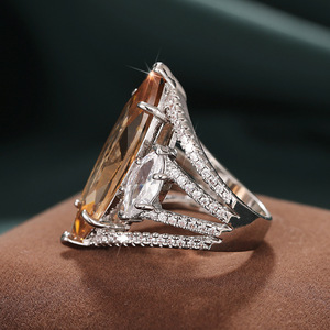 Anello Statement Marquise da Donna, Stile Audace per Feste e Riviste, Elegante Accessorio per Mani, Idea Regalo - Product Image 3