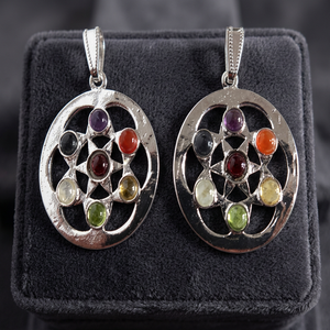 Générateurs d'énergie en pierre de cristal des sept chakras, pendentif plat hexagonal en métal plaqué argent antique, pour les praticiens de Reiki, unisexe - Product Image 6