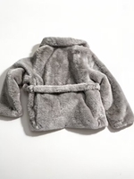 Manteau pour femme en fausse fourrure de vison gris argenté de luxe |   Design ajusté à col en V avec ceinture à nouer |   Pull en tricot doux et élégant à poils longs et duveteux