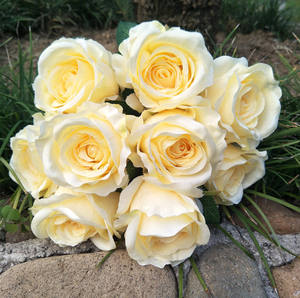 Vente <span class=keywords><strong>en</strong></span> gros <span class=keywords><strong>de</strong></span> fleurs artificielles, <span class=keywords><strong>bouquet</strong></span> <span class=keywords><strong>de</strong></span> roses artificielles, 12 têtes, petite taille, bouquets <span class=keywords><strong>de</strong></span> fleurs artificielles pour <span class=keywords><strong>bouquet</strong></span> <span class=keywords><strong>de</strong></span> <span class=keywords><strong>mariée</strong></span> - Product Image 1