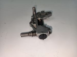 مضخة زيت منشار سلسلي معدنية من UM مع مجموعة تروس حلزونية لمنشار سلسلي 4500 5200 5800 45CC 52CC طويلة العمر - Product Image 4