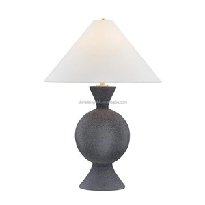 Lampe de table moderne en céramique texturée rose poudré avec base dorée |   Éclairage doux et glamour pour hall d'hôtel et espaces de vie haut de gamme - Product Image 4