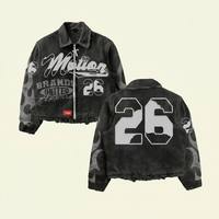 Chaqueta de mezclilla de algodón personalizada al por mayor para hombre, estilo vintage, con estampado gráfico Motocore, efecto desgastado y dobladillo sin rematar, corte holgado