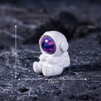 Patung Astronot Miniatur Bercahaya Figurine Pahlawan Luar Angkasa Kerajinan Resin DIY Religius Halloween Lukisan Tangan Luar Angkasa