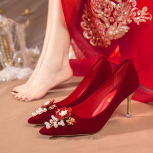 Nouvelles chaussures de <span class=keywords><strong>mariage</strong></span> pour femmes en perles rouges à talons hauts et peu profonds de petite taille - Product Image 1