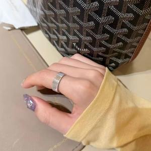 แหวนสกรูแฟชั่นคลาสสิก แบรนด์ Zircon  วัสดุสแตนเลส 316L ชุบทอง 18K สำหรับผู้หญิงและผู้ชาย - Product Image 4