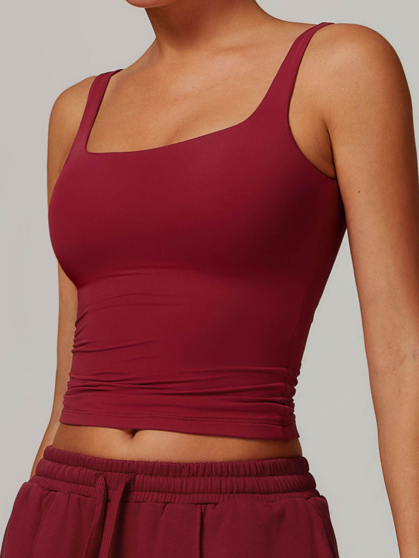 สีแดงเข้ม