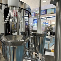 Équipement d'emballage semi-automatique pour sacs en plastique Elemotion Composant PLC Remplissage chimique Scellage mécaniquement multifonctionnel