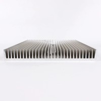Grand dissipateur thermique plat en aluminium extrudé ultra haute densité, profil de refroidissement à profil bas pour équipement électronique plat haute puissance