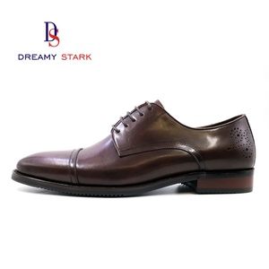 Chaussures pour hommes en cuir véritable de haute qualité, fabriquées à la main en Italie, design classique brun, logo personnalisé, design original. - Product Image 4