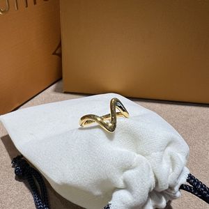 AU750 本物のイエローゴールド18K純金リング パーソナライズされた高級18Kゴールドジュエリー 結婚式用 高品質リアルゴールドリング - Product Image 1