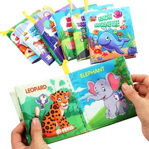 Libro di stoffa per bambini in tessuto per l'apprendimento del bambino che gioca a identificare le parole set di giocattoli educativi lavabili per il bambino