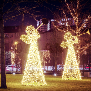 Une sculpture lumineuse en forme d'ange doré crée un accueil de Noël élégant pour les centres de villégiature, les places publiques et les entrées d'événements saisonniers. - Product Image 1