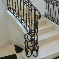 Escalier extérieur Porche Rampe en fer forgé Rampe de balcon extérieure simple Conception Rampe de balcon en fer forgé