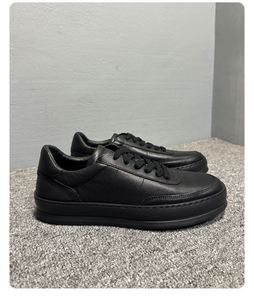 Baskets basses en cuir blanc minimalistes pour hommes, faites à la main, à lacets, légères, confortables et polyvalentes pour le printemps, l'hiver, le fitness et la marche - Product Image 4
