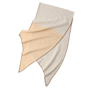Bufanda de invierno para mujer con tacto de cachemira, chal de punto trapezoidal de tres colores con bloques de color y ángulo oblicuo, venta al por mayor - Product Image 3