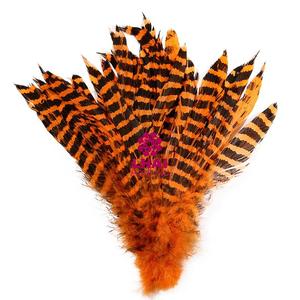 Plumes de schlappen blanches teintées à la main de haute qualité, idéales pour la confection de chapeaux, les accessoires de costumes, l'art DIY, les décorations de mariage - Product Image 2