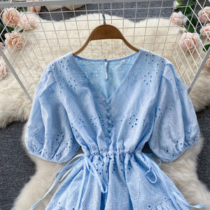 LY5059 nuovo stile coreano <span class=keywords><strong>Chic</strong></span> in tinta unita con scollo a V ricamato abito Midi <span class=keywords><strong>donna</strong></span> abiti dolci <span class=keywords><strong>abbigliamento</strong></span> all'ingrosso 5 - Product Image 2