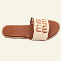 Sandales et pantoufles plates multicolores pour femmes, vente en gros, mode simple et confortable à porter à l'extérieur