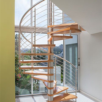 Escalier en colimaçon élégant en acier inoxydable et bois massif, design durable et peu encombrant