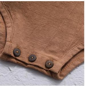 Vêtements pour bébés bio certifiés GOTS, barboteuse pour bébés garçons, dos nu, en lin - Product Image 5