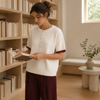 Prêt à expédier : Haut en tricot Henley à manches courtes pour femme, style vintage preppy, avec bordure contrastante, en mélange coton et laine. Haut en tricot pour femme.