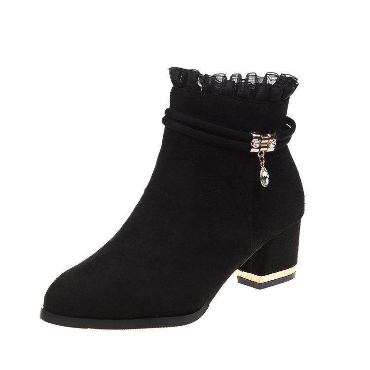 Botas con suela de color, la tendencia en zapatos cómodos que va a arrasar  y que ya está en Mango y en Stradivarius | Mujer Hoy