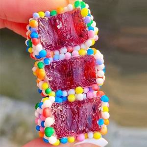 Heetverkopende op maat gemaakte OEM Halal <span class=keywords><strong>gummy</strong></span> cubes, kauwbaar fruit-smaak snoep met gekleurde korrels - Product Image 3