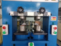 Machine de moulage et de façonnage de semelles de chaussures YT - Machine de moulage de semelles de chaussures