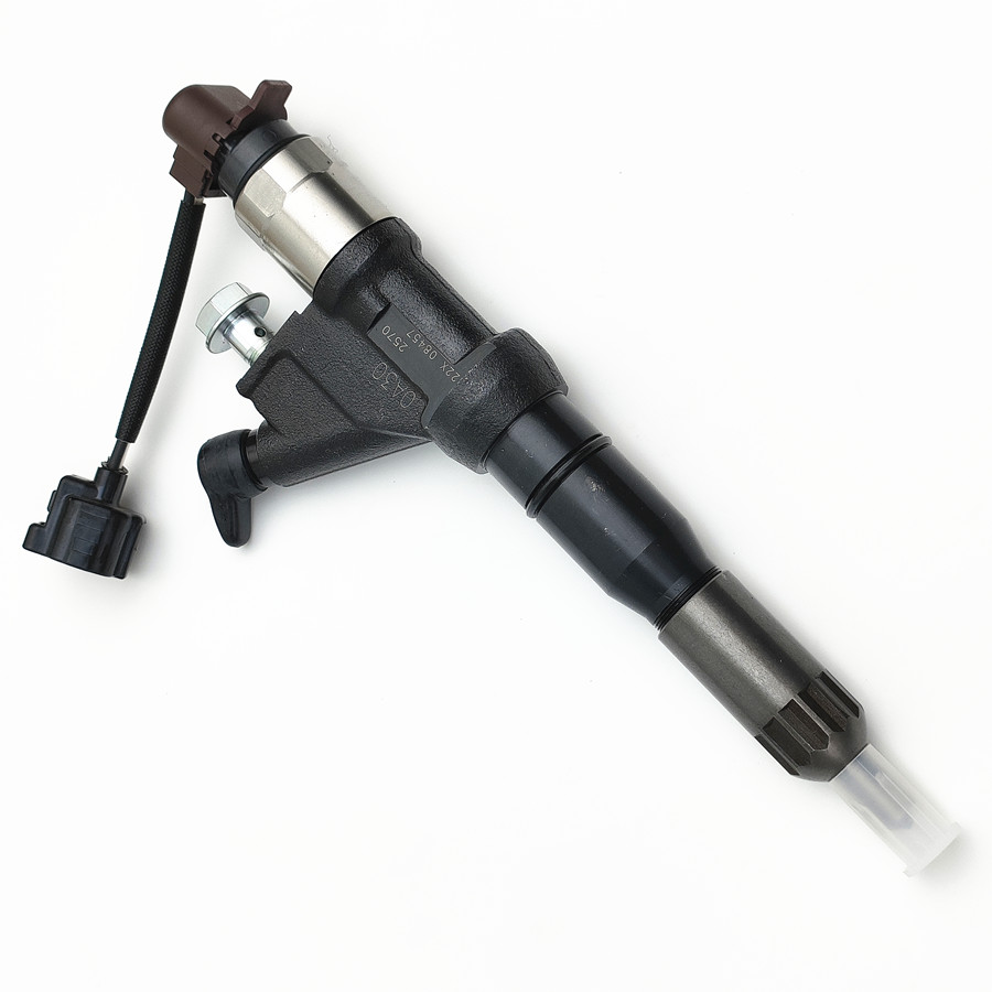 Common Rail Injector 295050-2570 Diesel Injector 23670-E0A30 for HINO