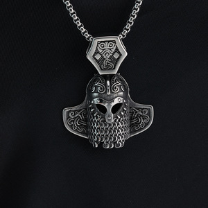 Collar con Colgante de Casco de Guerrero Vikingo de Acero Inoxidable Estilo Nórdico Vintage, Diseño de Máscara, Joyería para Hombre, Regalo, Accesorio de Moda - Product Image 2