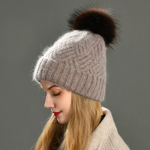 Fabricants de bonnets d'hiver <span class=keywords><strong>pour</strong></span> femmes en cachemire <span class=keywords><strong>tricot</strong></span>é avec pompon en fourrure véritable, à rayures et à revers, de luxe, en gros - Product Image 3