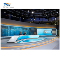 Station de diffusion moderne de luxe, bureau de nouvelles, Radio TV studio, équipement en direct, table de diffusion