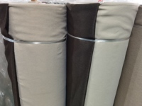 Vente directe d'usine, 100% polyester noir or, occultant total mat, haute précision, simple, tendance et polyvalent